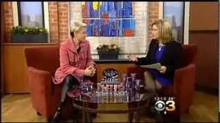 Julie Macklowe and vbeaut&eacute; live on talk Philly