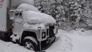 Firing up an International S1900  with a DT466 turbo diesel