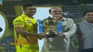 When MS Dhoni receive IPL trophy Third Time | IPL FINAL 2018