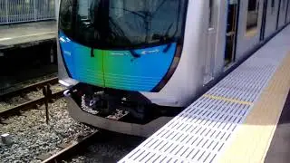 稲荷山公園にて  西武40000系40102編成急行池袋行き到着&西武新2000系2461編成+2091編成各停飯能行き到着