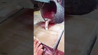 Amazing Metal Pour - Watch it Melt on Sand! #trending