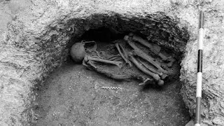 An Iron Age Pit is Stuffed with 25 Victims of Human Sacrifice