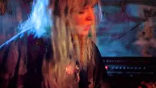 N&uuml; Sensae - Spit Gifting