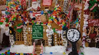 Whimsical Display of miniature GINGERBREAD HOUSES in Reading Terminal Market [Philadelphia, 4K]