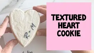 How to decorate sugar cookies with royal icing - parchment paper texture and lettering!