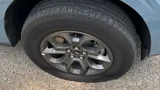 I got a flat tire 🛞 on my 2023 Ford Maverick (Area 51) (XLT)