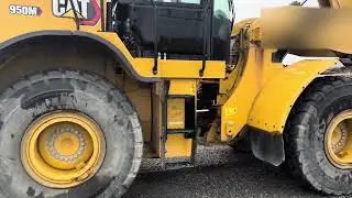 2021 CAT 950M Wheel loader w/ Scale, Printer and bucket.