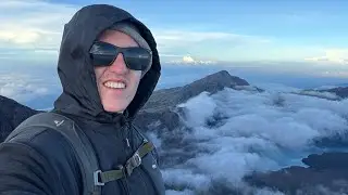 South east Asia travel vlog part #12🇮🇩(Climbing Mount Rinjani !!🌋🧗)