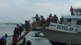 Rescue effort ongoing after Philippine ferry sinking