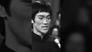 Bruce Lee demonstrates Qigong.#kungfu #brucelee