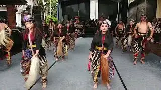 Traditional dance ASWA BHAKSURO RAHARJO #dance #story #keseniantradisional 