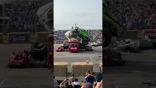 #swampthing #santapod #monstertruckshow