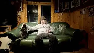 Korvessa eläjät Oskari ja Miisu. On Ihmejuttu.