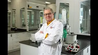 The Professor of Love | Bright like no other | Qu&eacute;bec City Business Destination