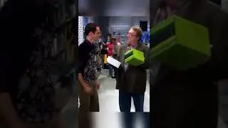 Sheldon giving advice to customers even though he's not an employee #comedy #funny #bigbangtheory