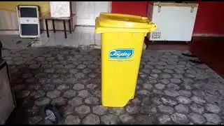 cara melepas dan memasang roda bak sampah plastik #baksampahplastik#membukaroda#ujicoba#kebersihan