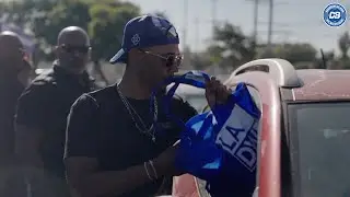 Mookie Betts works with Brotherhood Crusade & Dodgers Foundation to pass out Thanksgiving meals