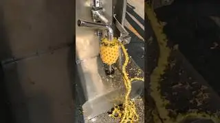Automatic pineapple peeler