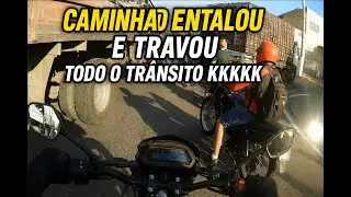 Um caminhão entalou na AV Anhaia Mello e travou todo o trânsito kkkk