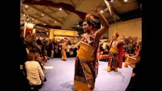 Tari pendet (Indonesian dance)