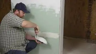 How to Mud Drywall Using a Hand Trowel