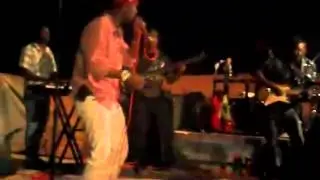 Ricky Eski &T'Essence di essential flames on stage in Negril