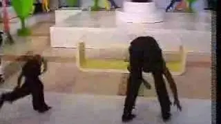 Djember&ecirc; dan&ccedil;a Capoeira em desfile