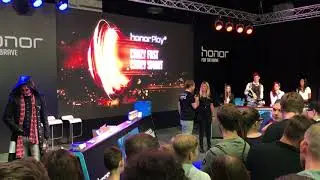 Promotion of Honor smartphone in Worldopo game
