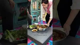 看看东北老婆婆版水煮肉片嘎嘎哇塞 真是太好吃啦 又是香迷糊的一天！#新农人计划2025#记录我的农村生活 #乡村美食
