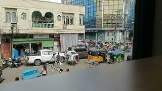 Kain sabay tingin sa baba medyo maraming namili at traffic sa daan