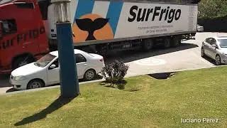 Lindo camion volvo sur frigo En el YPF norte Villa la Angostura