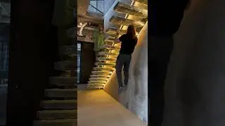 Поставите лайк нашему сильному архитектору Никите? Ой, то есть лестнице 😎 Обзор дома уже на канале