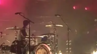 Twenty One Pilots - Levitate - A Complete Diversion - 12/09/18