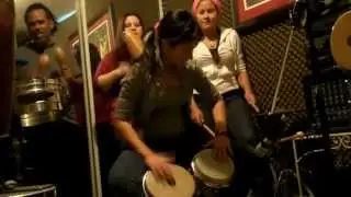 Puerto Rico Percusionistas, Rut Laboy, bongo con Dagmaris Bermudez y Amarilys Rios