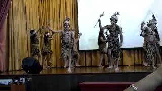 Daniela realizando una danza hermosa, y Nicolas tambien realizando una linda Danza