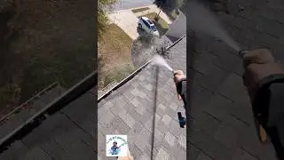 Keep those Gutters Clean 🧼 follow @SqueakyTsPressureCleaning #pressurewashhelp #pressurewash