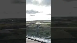 Scenic Cockpit Landing at Iceland Keflavik Airport (BIKF) &ndash; Pilot&rsquo;s Eye View in Perfect Weather