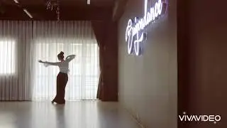 [ M&uacute;a Thải Vi ] | Angie Tr&uacute;c | Covered Ms.Swan