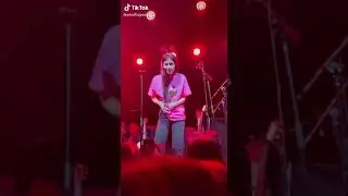 gracie abrams - cutest moment with fan 💕
