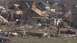 People clean up after tornadoes rip across Illinois