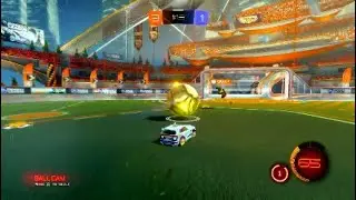 Playing a Rocket League tournament (RUMBLE)