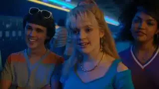 11 le da un golpe a Angela | Stranger Things (4x02) (Espa&ntilde;ol latino)