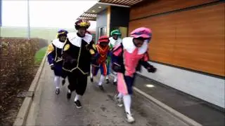 Pieten met trek eten bij de Mc