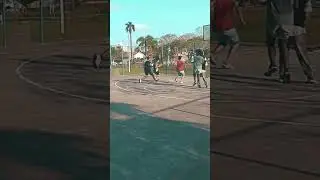 super toco da pra&ccedil;a #basquete  #basketball #eosguri