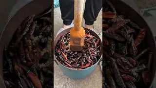 Simple process of making salt and pepper powder