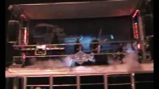 LN RIPLEY LIVE ON RED BULL TOURBUS