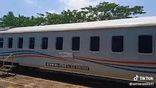 K1 0 86 10 CN CIREBON Ranggajati Memasuki Stasiun JOMBANG 