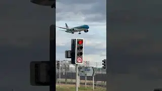 Vietnam Airlines B787 Heavy Landing LHR 09L 🛬