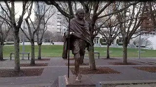 Let's walk in Bellevue Regional Library (King County Library System) - Washington
