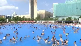 Catalu&ntilde;a permite el 'topless' en todas sus piscinas p&uacute;blicas